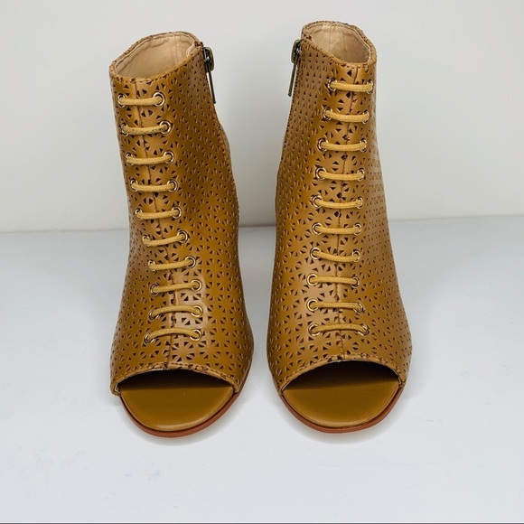 Very Volatile Beige High Heels Boots Size 6 - Picture 1 of 11